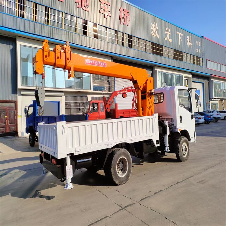 沁县三轮随车吊定制 农用改装机自备吊中瑞长期出售